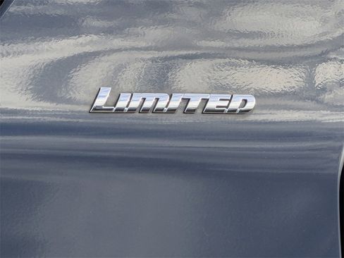 Used 2018 Toyota 4Runner Limited image 9