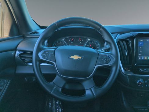Used 2023 Chevrolet Traverse LT image 12