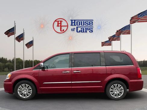 Used 2016 Chrysler Town & Country Touring-L FWD image 8
