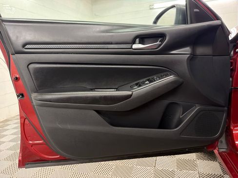 Used 2024 Nissan Altima 2.5 SV FWD image 16