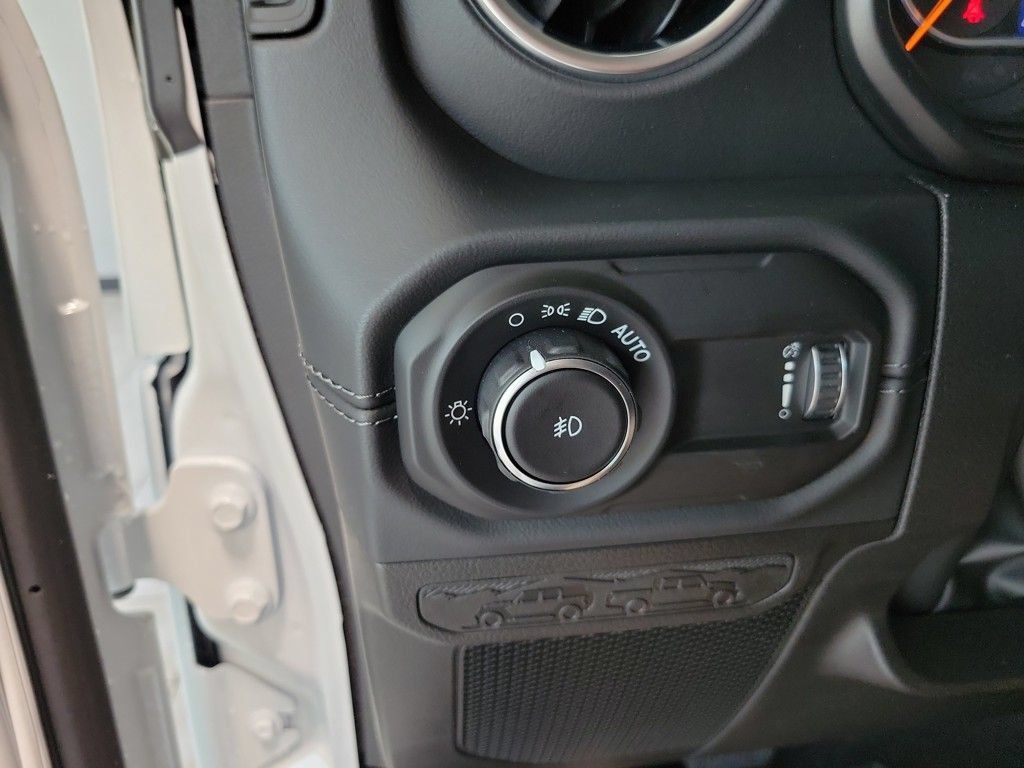 New 2025 Jeep Wrangler Unlimited Sahara AWD/4WD image 23