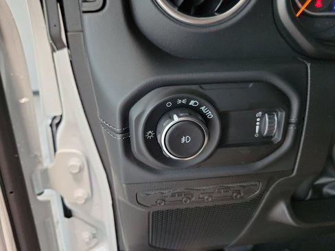 New 2025 Jeep Wrangler Unlimited Sahara AWD/4WD image 23