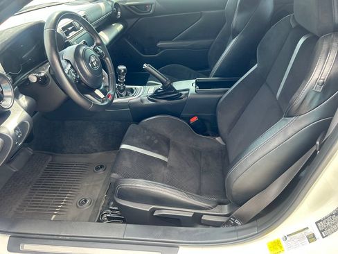 Certified 2025 Toyota GR86 Premium w/ ALL Weather Mat Package (TMS) RWD image 10