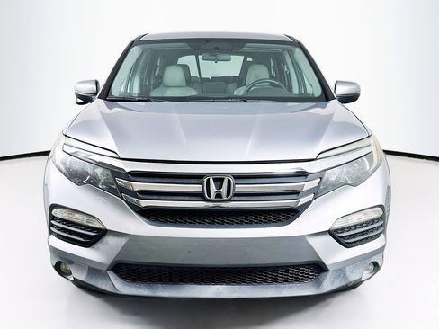Used 2017 Honda Pilot EX image 2