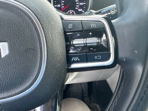 Used 2024 Kia Carnival LX FWD image 17