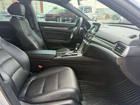 Used 2019 Honda Accord Sport image 3