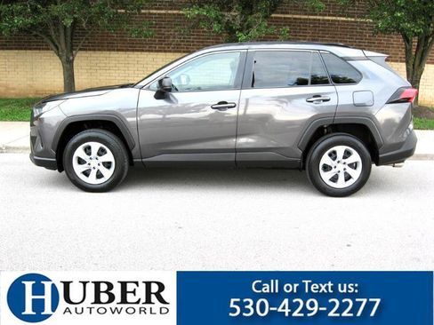Used 2019 Toyota RAV4 LE FWD image 3