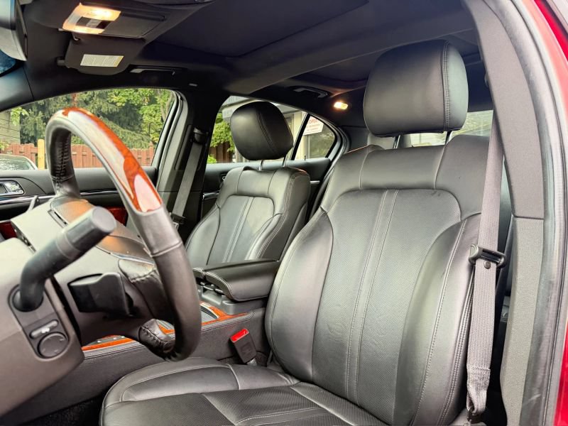 Used 2013 Lincoln MKS AWD image 12