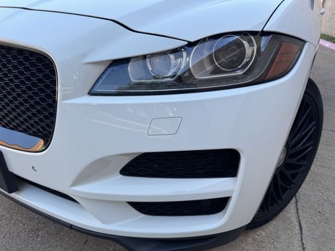 Used 2018 Jaguar F-PACE Premium AWD/4WD image 11