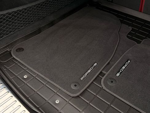 Used 2022 Porsche Cayenne Coupe image 44