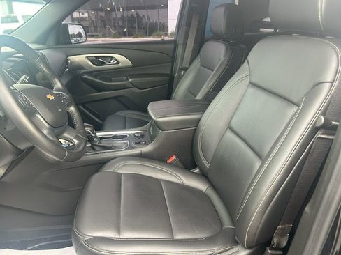 Used 2022 Chevrolet Traverse LT w/ LT Premium Package FWD image 18