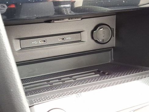 Used 2025 Volkswagen Taos SEL image 25