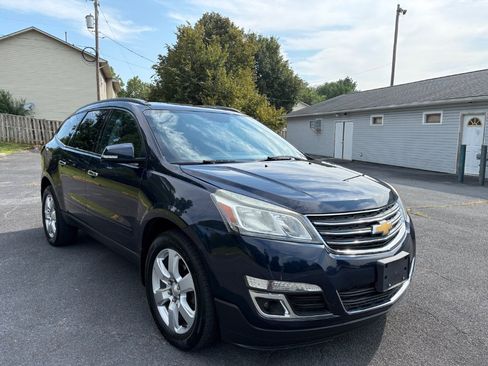 Used 2017 Chevrolet Traverse LT w/ Style and Technology Package AWD/4WD image 3