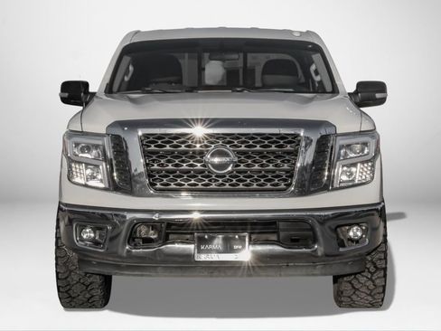 Used 2017 Nissan Titan SV image 3