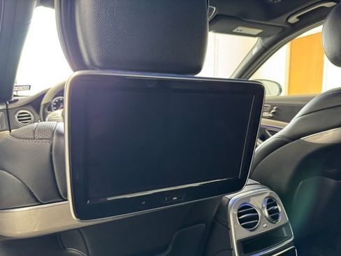 Used 2017 Mercedes-Benz S 550 Sedan image 41