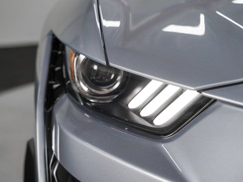 Used 2022 Ford Mustang Shelby GT500 w/ Carbon Fiber Track Pack RWD image 9