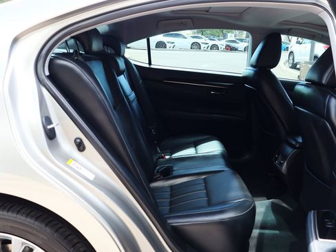 Used 2016 Lexus ES 350 w/ Luxury Package w/Wood Trim image 28