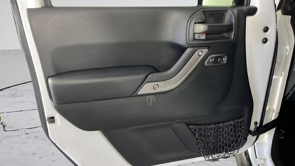 Used 2018 Jeep Wrangler Unlimited Sport S AWD/4WD image 14
