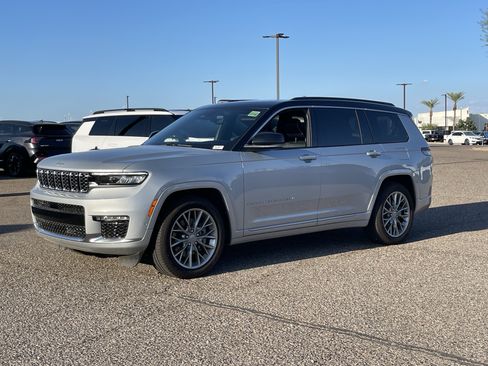 Certified 2025 Jeep Grand Cherokee L Summit w/ Luxury Tech Group V AWD/4WD image 2