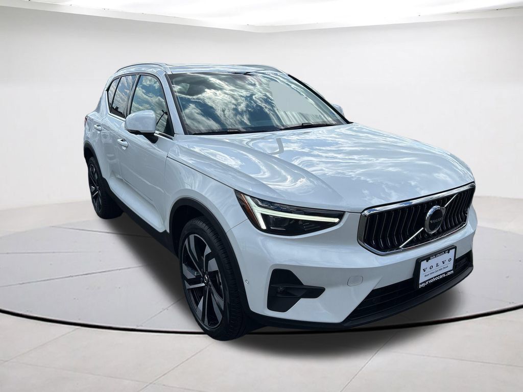 Certified 2024 Volvo XC40 B5 Plus w/ Protection Package Premier AWD/4WD image 1