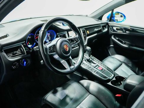 Used 2018 Porsche Macan image 16