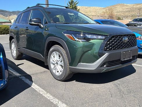 Used 2025 Toyota Corolla Cross LE image 1