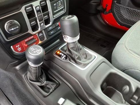 Used 2025 Jeep Wrangler Willys image 22