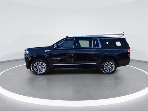 Used 2024 GMC Yukon XL Denali w/ Advanced Technology Package image 5