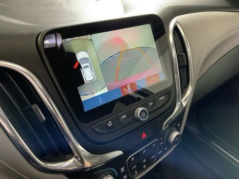 Used 2018 Chevrolet Equinox Premier image 23