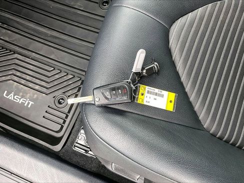 Used 2023 Toyota Camry SE image 30