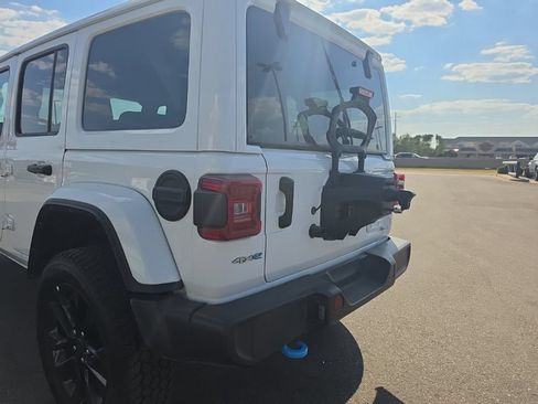 Used 2024 Jeep Wrangler Unlimited Sahara AWD/4WD image 7