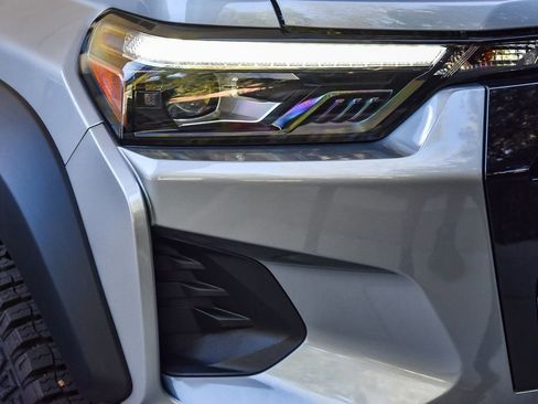 Used 2025 Chevrolet Colorado ZR2 w/ ZR2 Bison Edition image 8