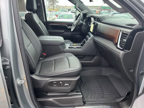 Used 2024 GMC Sierra 2500 Denali w/ Denali Reserve Package image 30