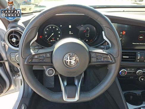 Used 2025 Alfa Romeo Giulia AWD image 22