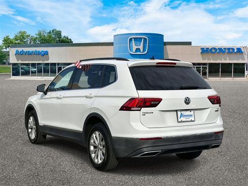Used 2018 Volkswagen Tiguan SE w/ Panoramic Sunroof Package image 4