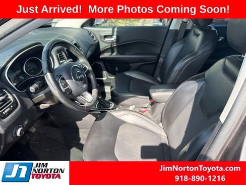 Used 2019 Jeep Compass Latitude FWD image 10