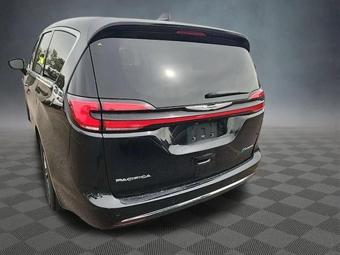 Used 2024 Chrysler Pacifica Limited FWD image 10
