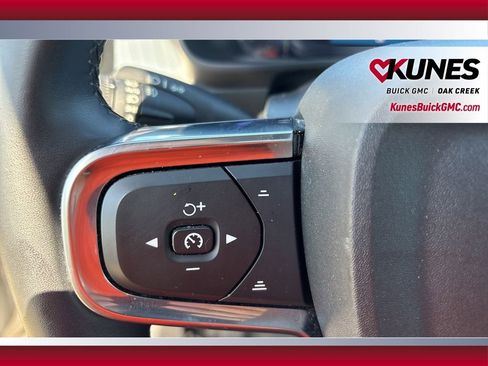 Used 2024 Volvo XC40 B5 Core image 17