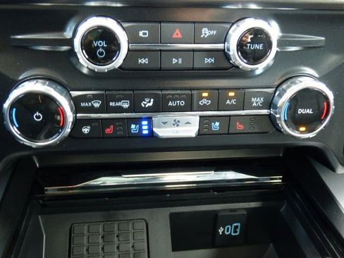 New 2026 Ford F350 Lariat w/ Lariat Premium Package AWD/4WD image 27