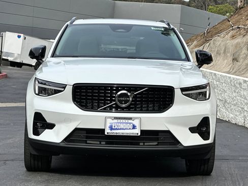 New 2026 Volvo XC40 B5 Plus image 3