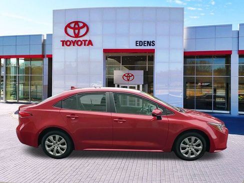Used 2020 Toyota Corolla LE image 2