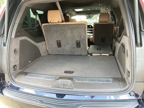Certified 2021 Cadillac Escalade ESV Premium Luxury AWD/4WD image 18