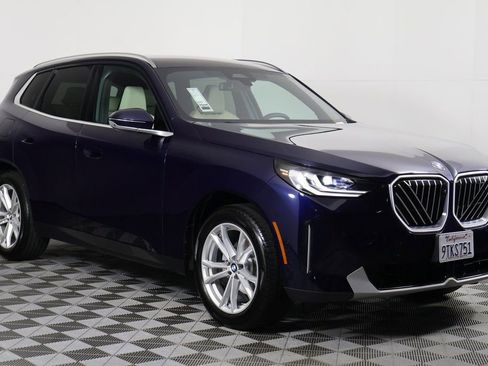 Used 2025 BMW X3 xDrive30i w/ Premium Package image 3