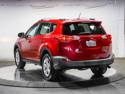 Used 2014 Toyota RAV4 XLE w/ Preferred Accessory Package FWD image 2