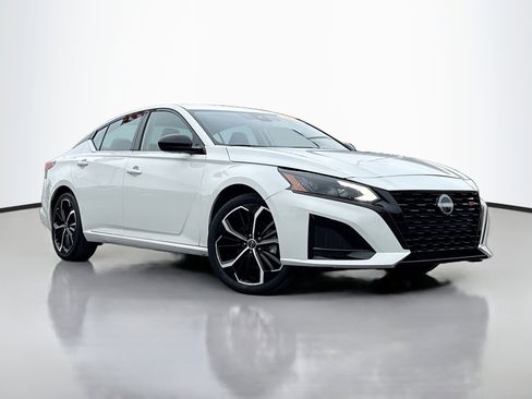 Used 2025 Nissan Altima 2.5 SR image 1