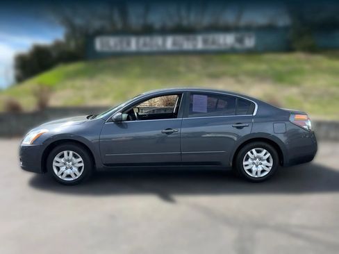 Used 2010 Nissan Altima 2.5 S image 2