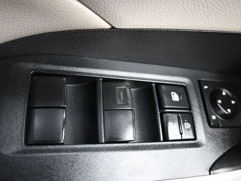 Used 2021 Toyota RAV4 XLE FWD image 31