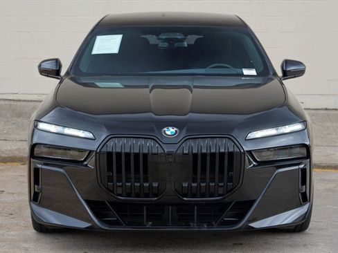 Used 2023 BMW 760i xDrive AWD/4WD image 65