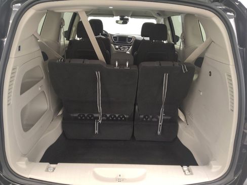 Used 2023 Chrysler Voyager LX image 29