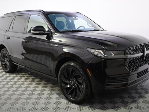 New 2025 Lincoln Navigator Reserve w/ Jet Appearance Package image 8